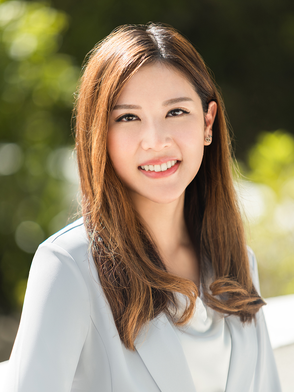 LinkedIn headshot of a business woman in Hong Kong-11