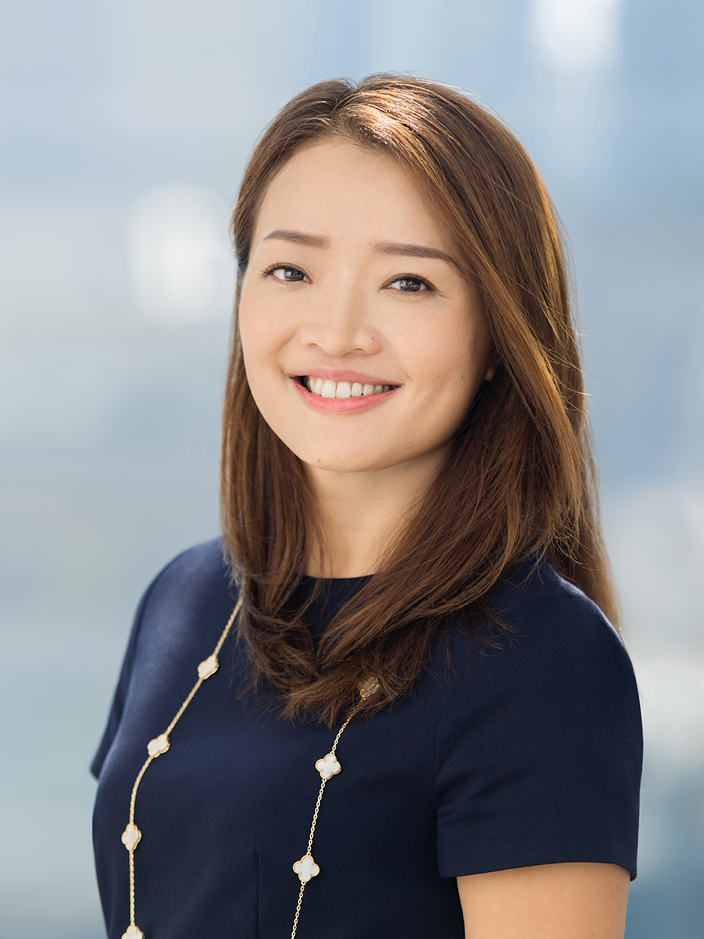 LinkedIn headshot of a business woman in Hong Kong-13